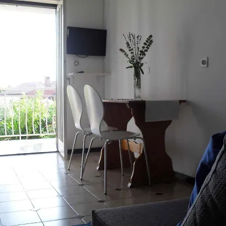 One-bedroom 24 Apartment *